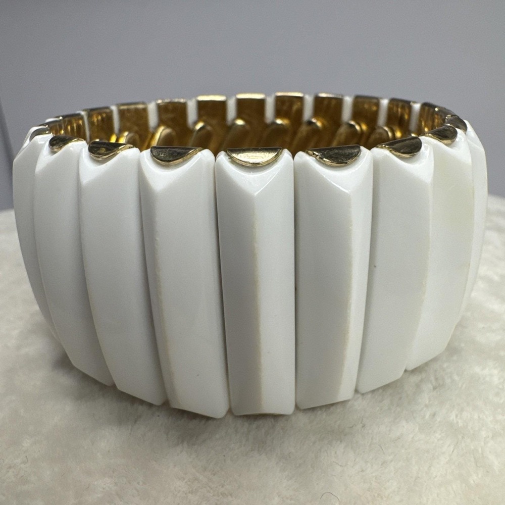 VTG Wide Gold Tone White Thermoset Acrylic‎ Faceted Expansion Bracelet - Picture 5 of 7